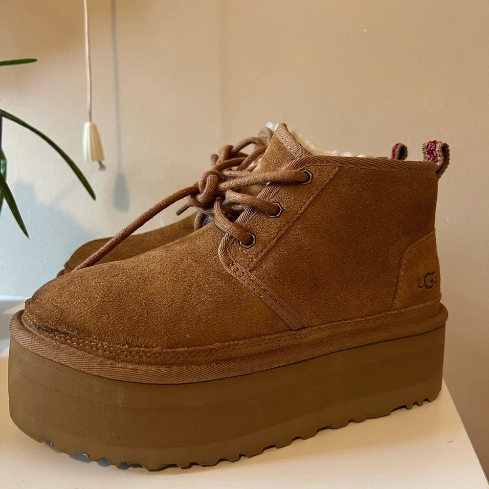 UGG Platform - Picture 1 of 4